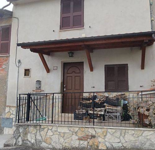 appartamento in vendita a Serrone in zona La Forma