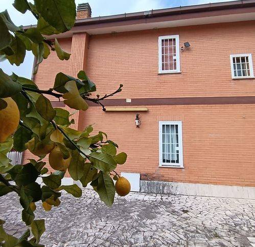 casa indipendente in vendita a Serrone in zona La Forma