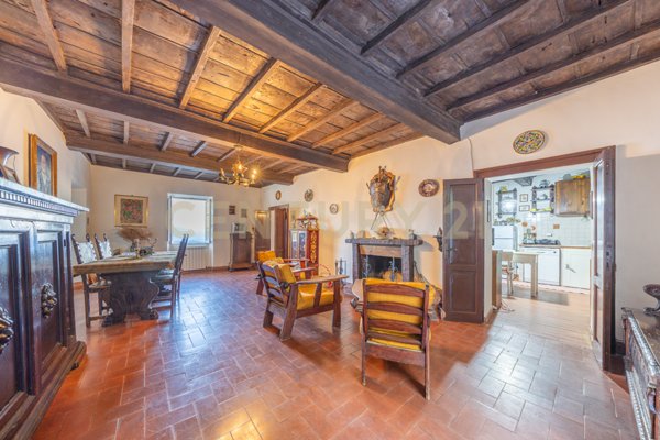 casa indipendente in vendita a Serrone