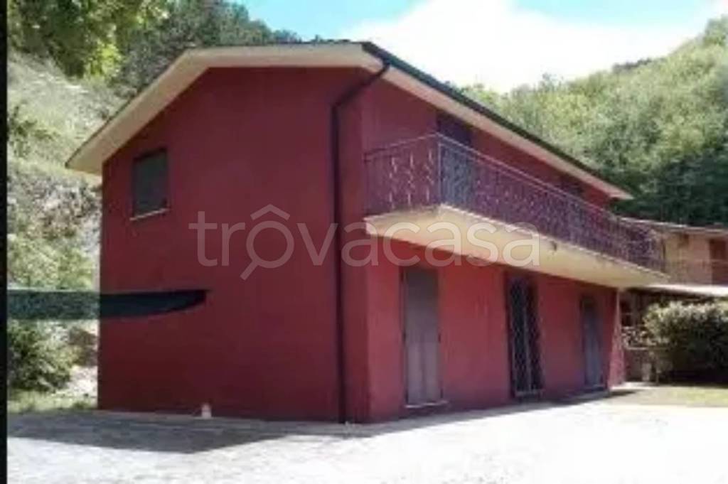 casa indipendente in vendita a Serrone