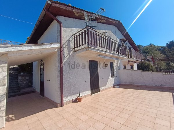 casa indipendente in vendita a Serrone