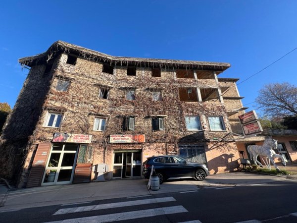 intera palazzina in vendita a Serrone in zona La Forma