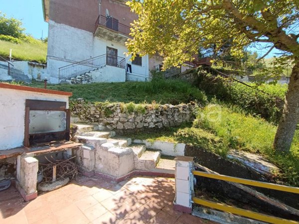 casa indipendente in vendita a Serrone