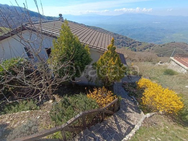casa indipendente in vendita a Serrone