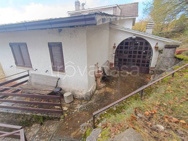 casa indipendente in vendita a Serrone