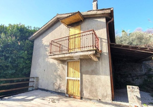 casa indipendente in vendita a Serrone in zona La Forma