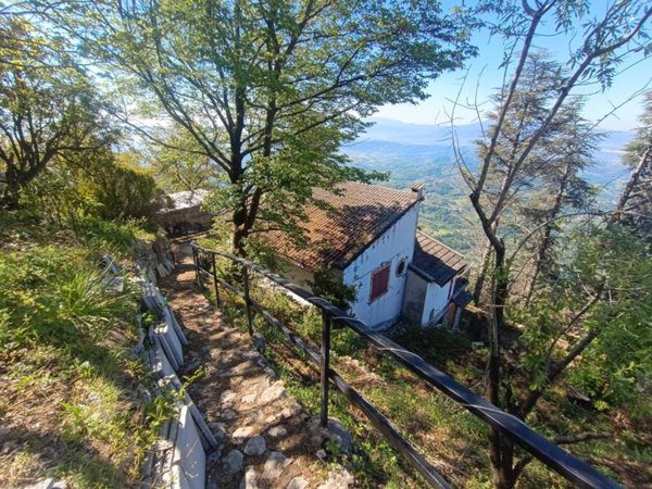casa indipendente in vendita a Serrone