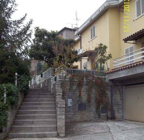 casa indipendente in vendita a Serrone in zona La Forma