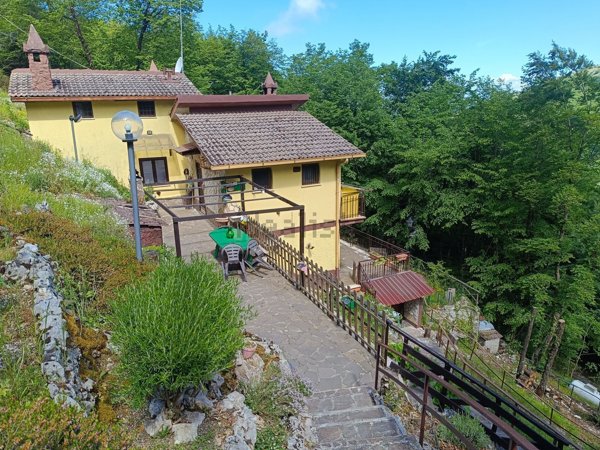 casa indipendente in vendita a Serrone