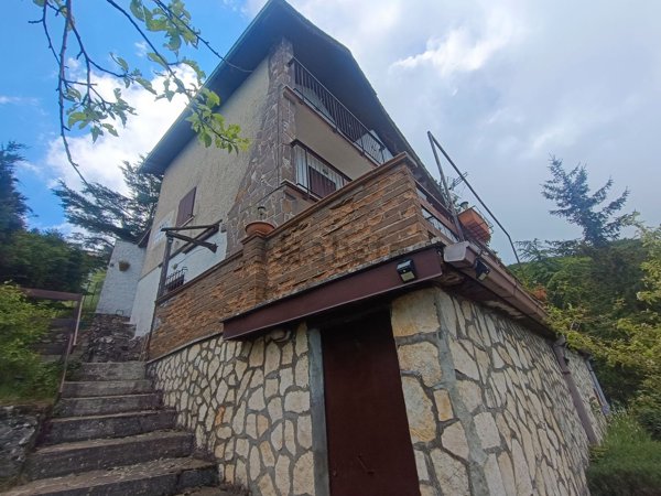 casa indipendente in vendita a Serrone