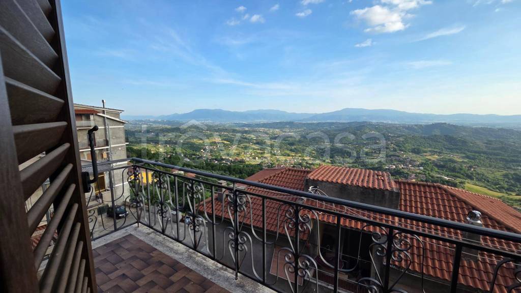 appartamento in vendita a Serrone in zona San Quirico