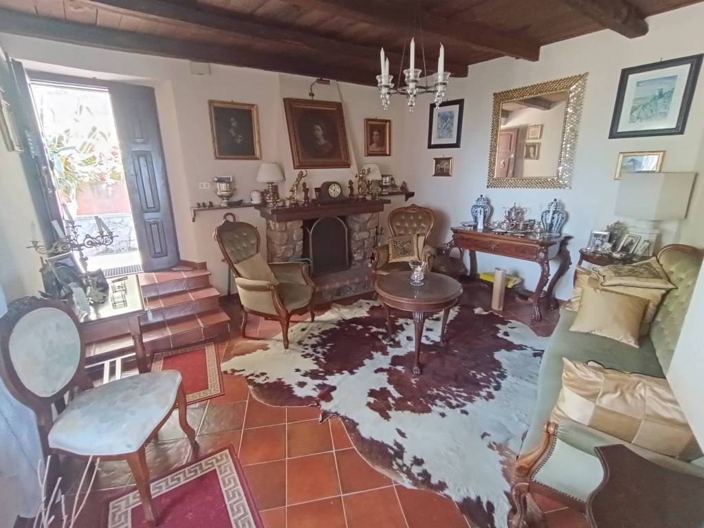 casa indipendente in vendita a Serrone