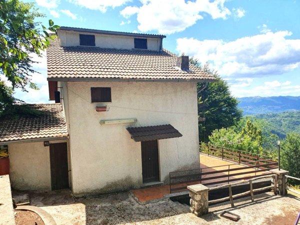 casa indipendente in vendita a Serrone