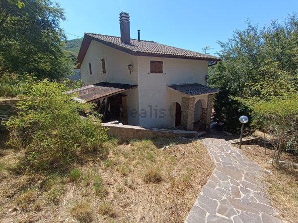 casa indipendente in vendita a Serrone