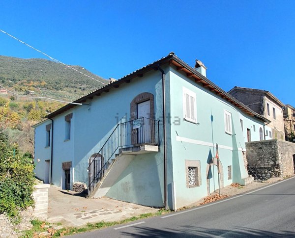 quadrivano in vendita a Serrone in zona La Forma