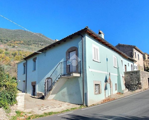 casa indipendente in vendita a Serrone in zona La Forma