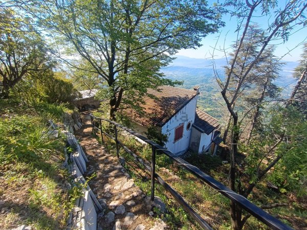 casa indipendente in vendita a Serrone