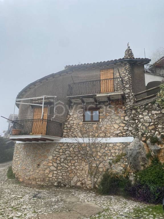 casa indipendente in vendita a Serrone