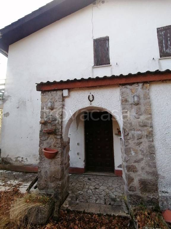 casa indipendente in vendita a Serrone