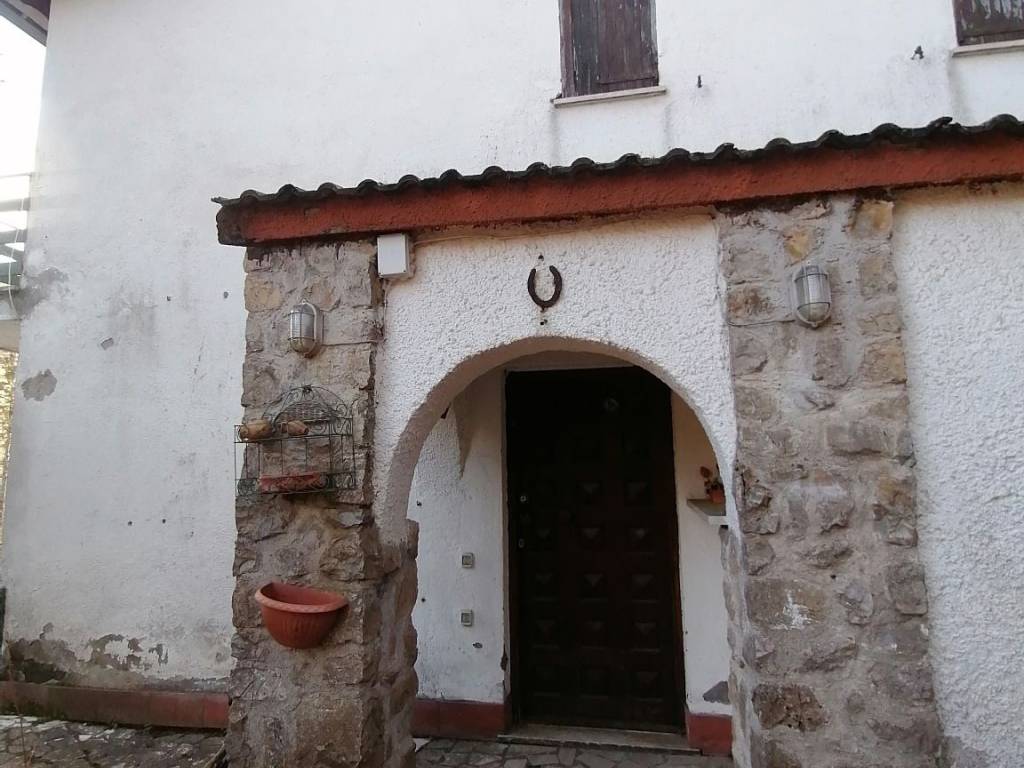 casa indipendente in vendita a Serrone