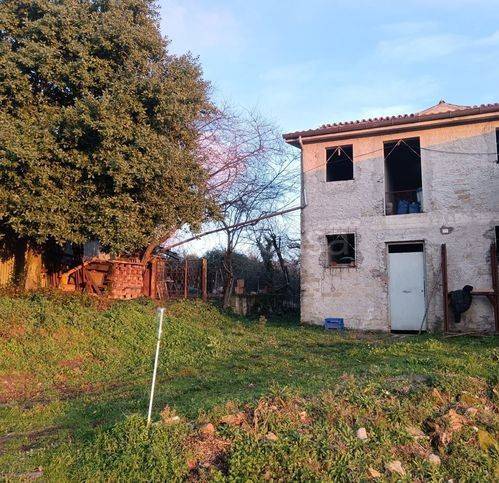 casa indipendente in vendita a Serrone