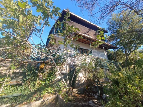 casa indipendente in vendita a Serrone