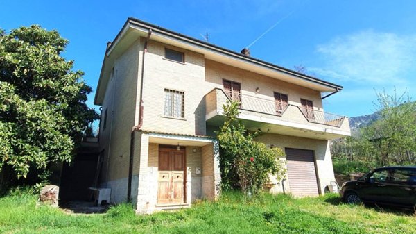 casa indipendente in vendita a Serrone in zona San Quirico