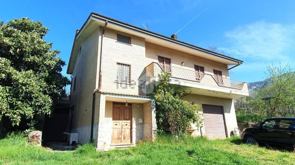 casa indipendente in vendita a Serrone in zona San Quirico