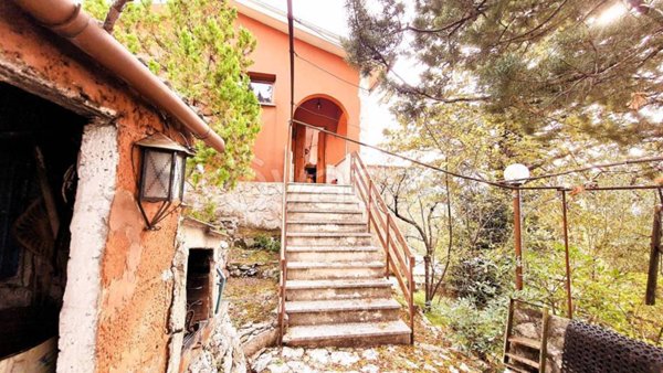 casa indipendente in vendita a Serrone