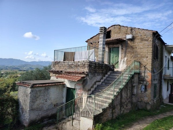 casa indipendente in vendita a Serrone in zona La Forma