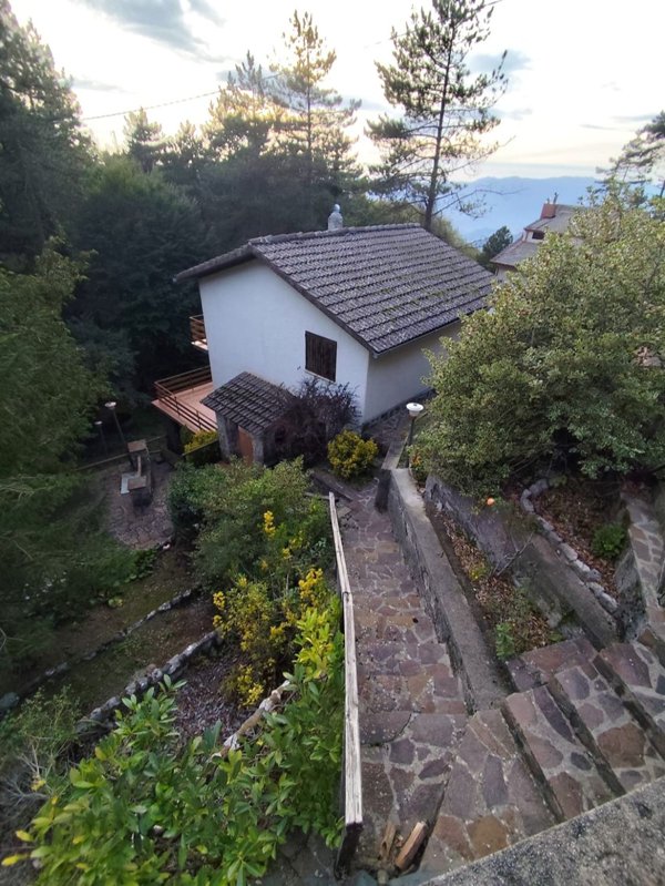 casa indipendente in vendita a Serrone