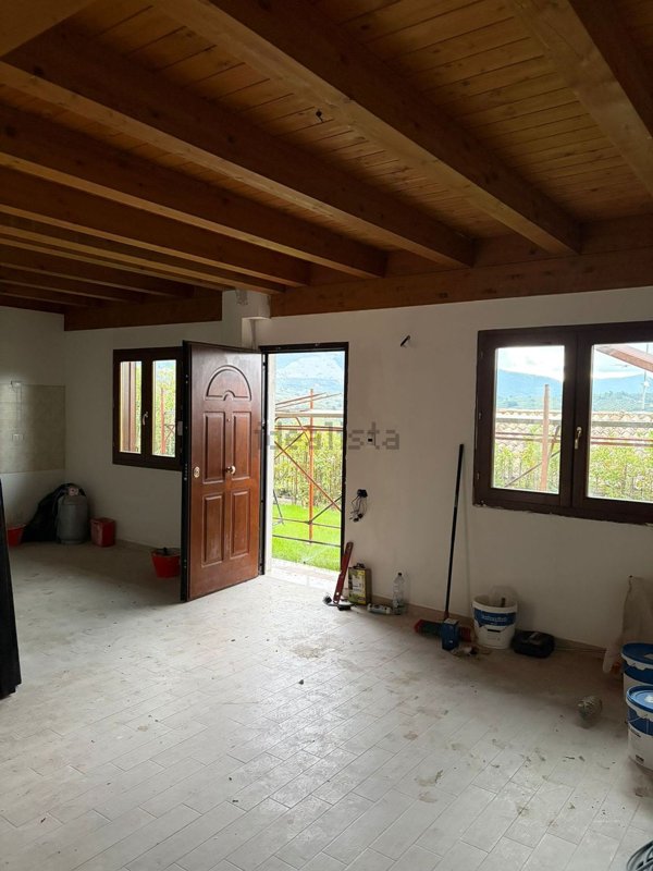 casa indipendente in vendita a Serrone