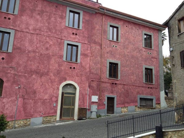 intera palazzina in vendita a Serrone in zona La Forma