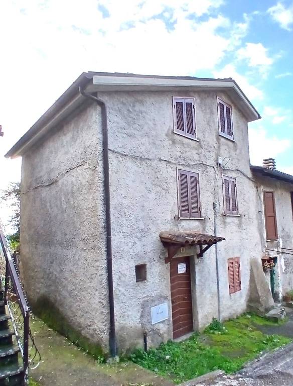 casa indipendente in vendita a Serrone in zona La Forma