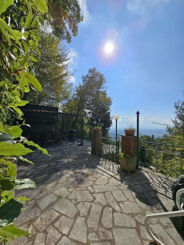 casa indipendente in vendita a Serrone