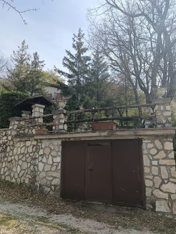 casa indipendente in vendita a Serrone