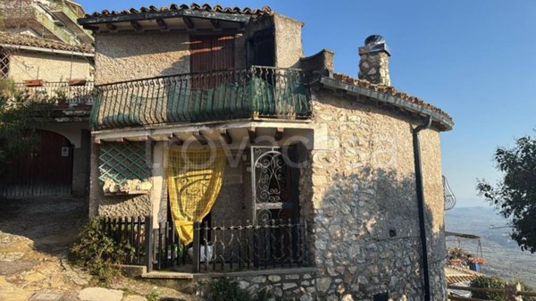casa indipendente in vendita a Serrone
