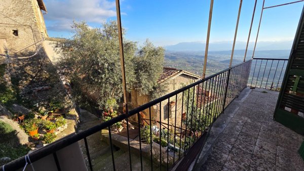appartamento in vendita a Serrone in zona La Forma