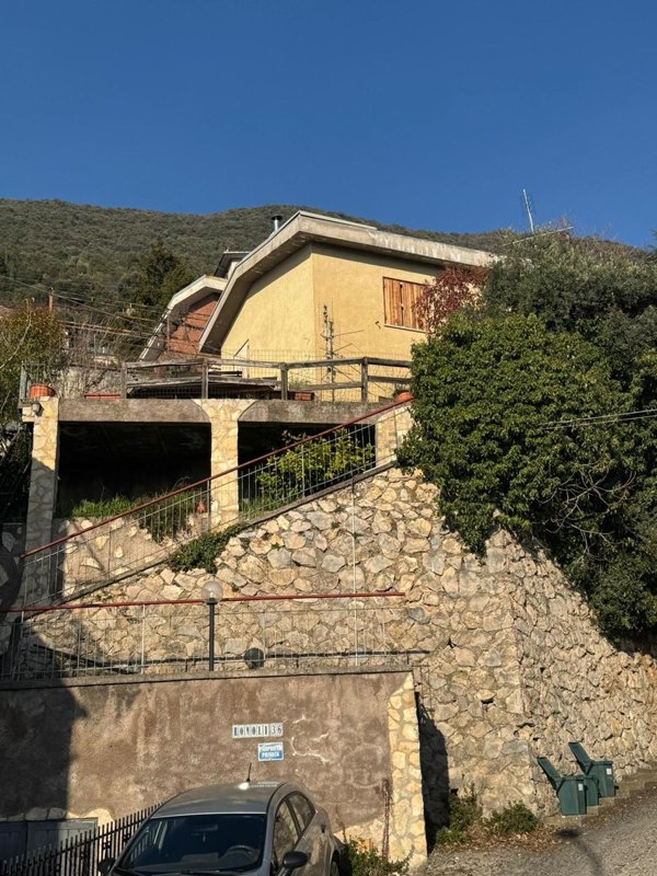 casa indipendente in vendita a Serrone