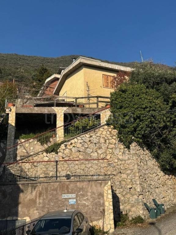 casa indipendente in vendita a Serrone