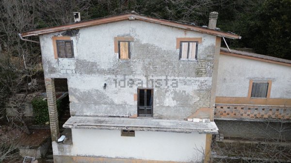 casa indipendente in vendita a Serrone