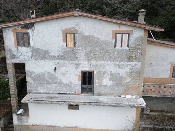 casa indipendente in vendita a Serrone