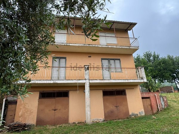 casa indipendente in vendita a Serrone in zona La Forma
