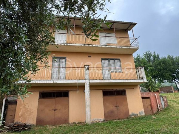 casa indipendente in vendita a Serrone in zona La Forma