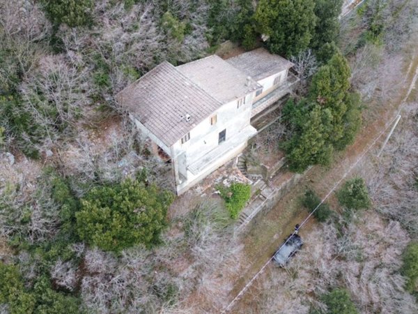 casa indipendente in vendita a Serrone