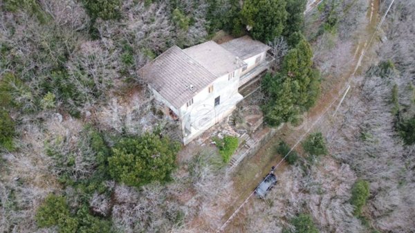 casa indipendente in vendita a Serrone