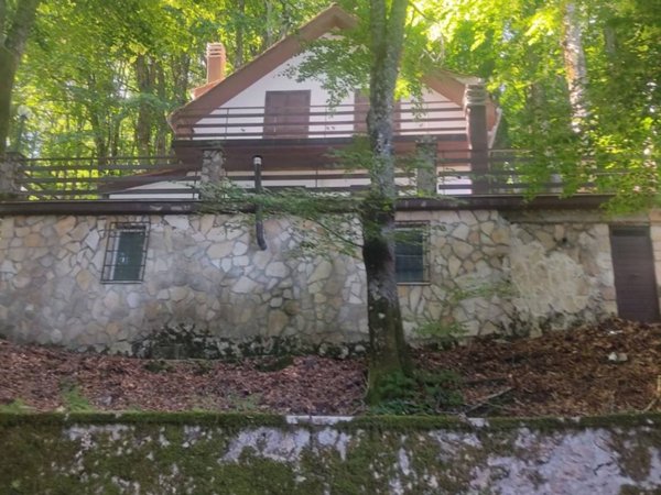 casa indipendente in vendita a Serrone