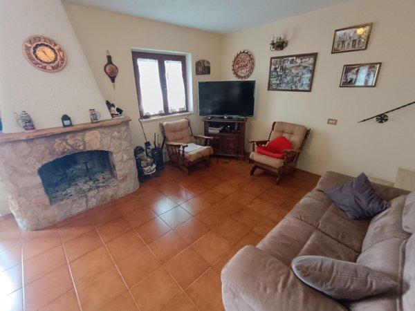 casa indipendente in vendita a Serrone