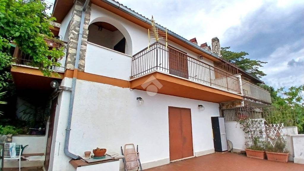 casa indipendente in vendita a Serrone