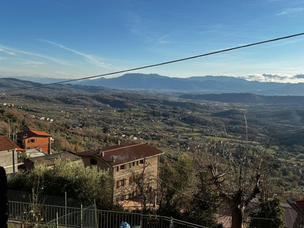 appartamento in vendita a Serrone in zona La Forma